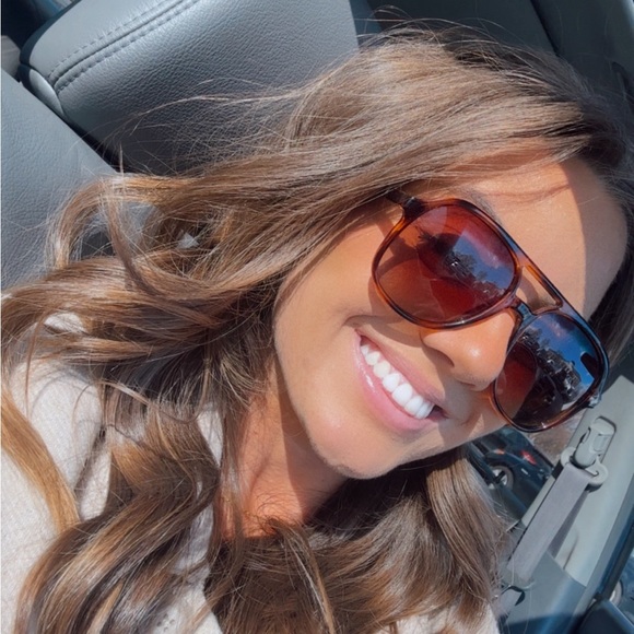 Meet your Posher, Zoe - Picture 1 of 1